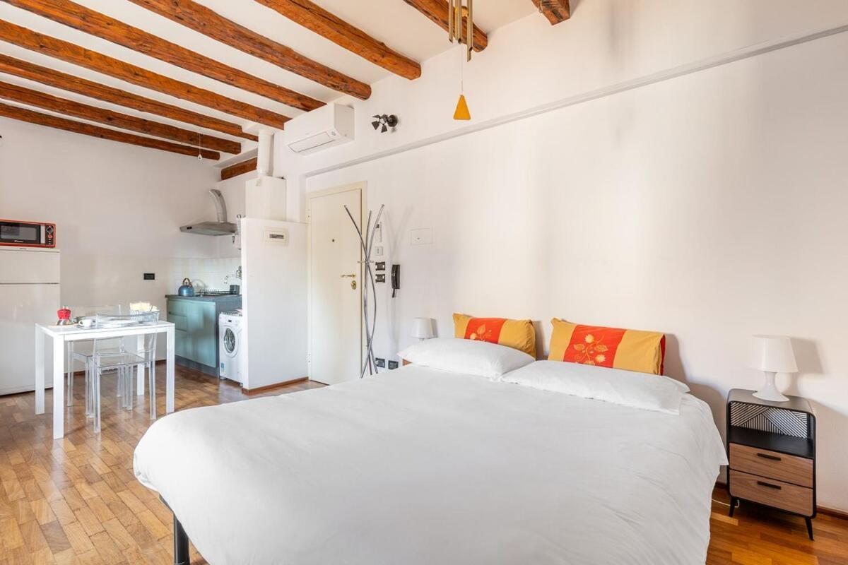 Monolocale Sui Tetti Di Bologna - Via Indipendenza Apartment Exterior photo